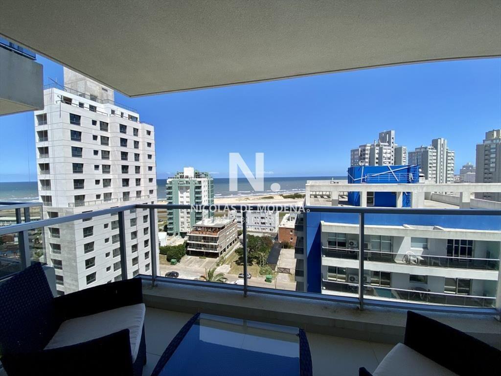 Hermoso apto. en Edificio de categoria!