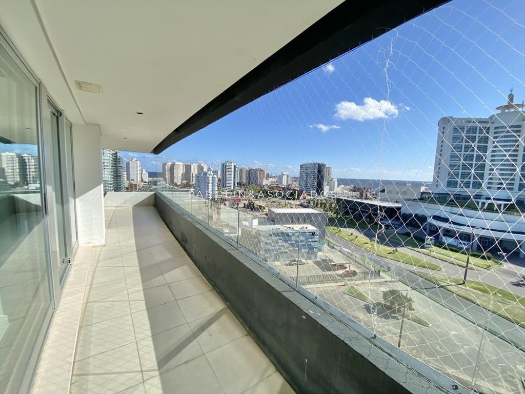 Venta de apartamento de 2 y medio en edificio Torre del Mar