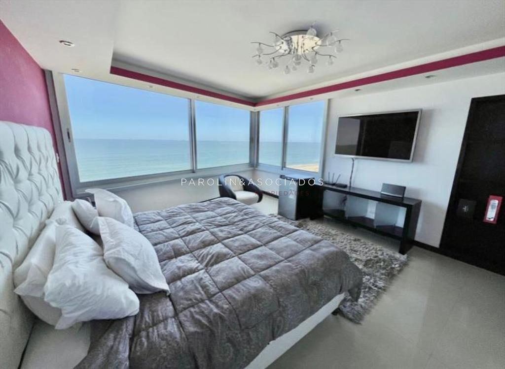Apartamento en venta de 3 dormitorios en Tiburón