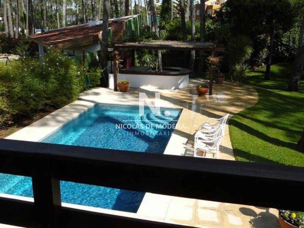 Vende casa en Mansa, Punta del Este de 3 dormitorios.