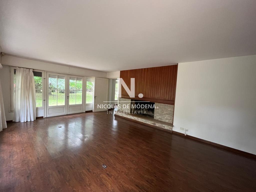 Chalet de 3 dormitorios mas dependencia en venta en zona re