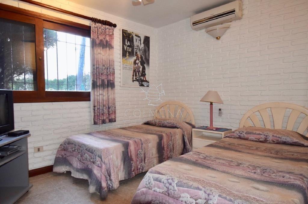 Casa en Playa Mansa de Cuatro Dormitorios en del
