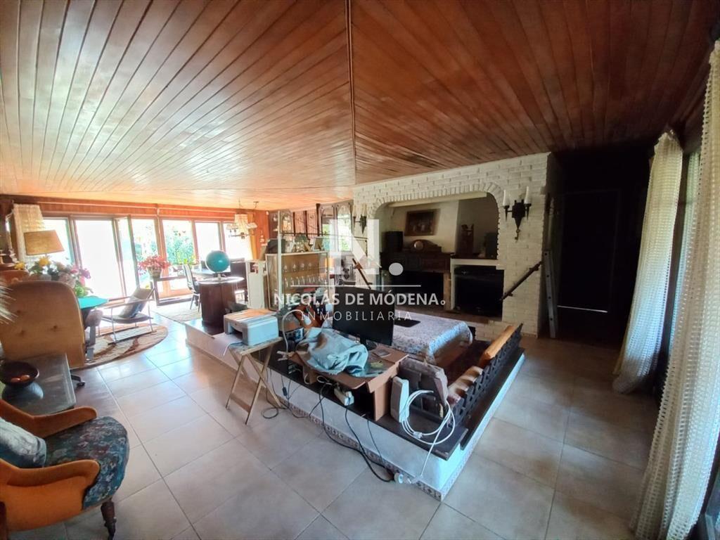 Vende casa de 4 dormitorios en Pinares, cerca del