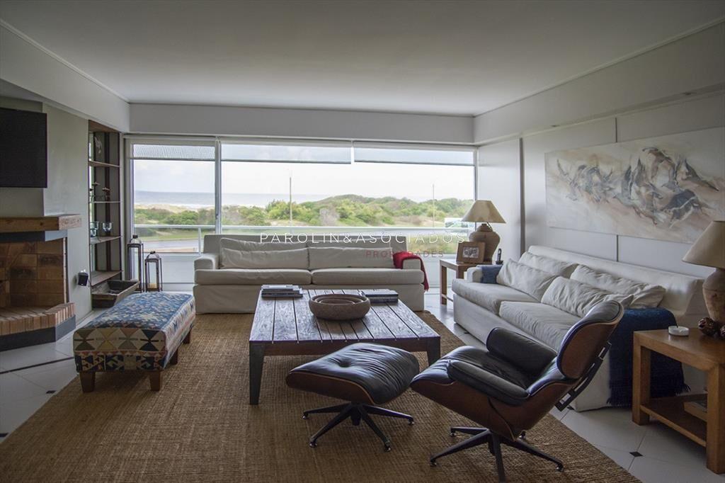 Hermoso apartamento en venta de 4 dormitorios en