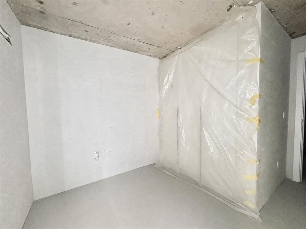 Venta apartamento 2 dormitorios con patio en Pocitos a estr