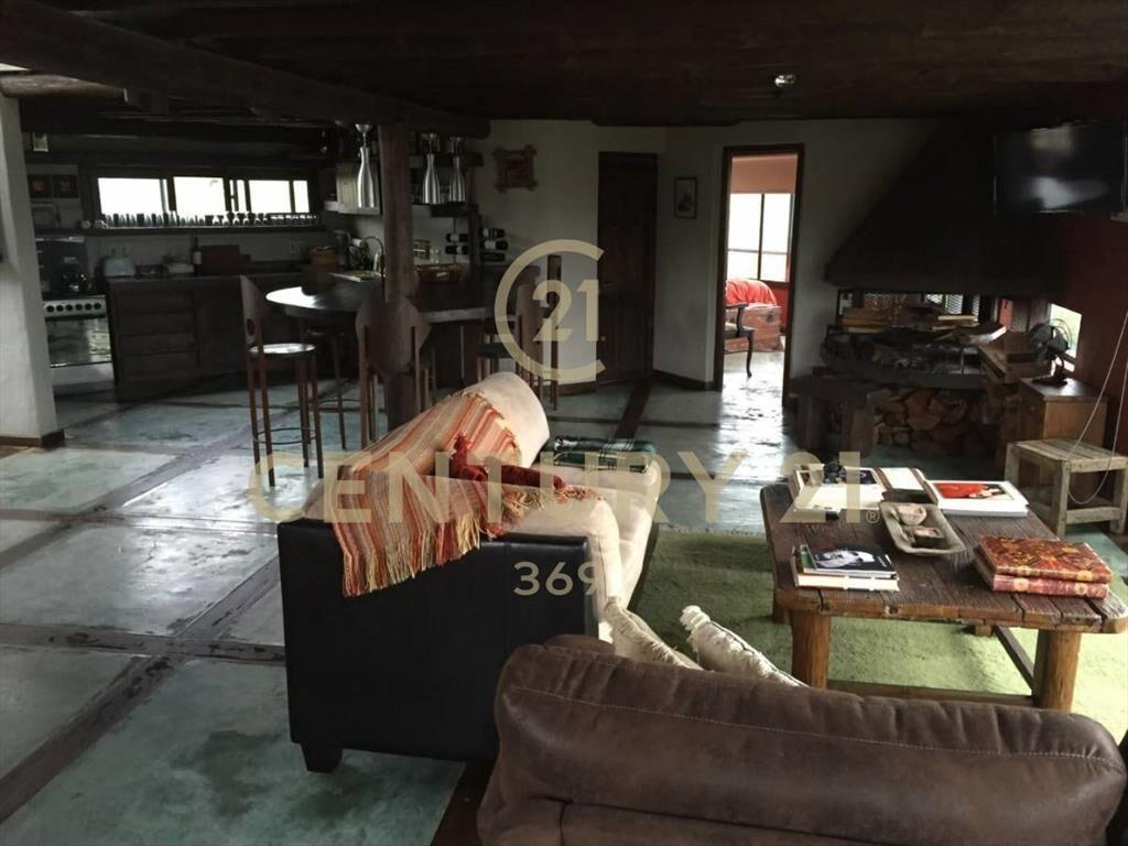 CASAa en Villa Serrana, con estufa a leña y balcón - FINA...