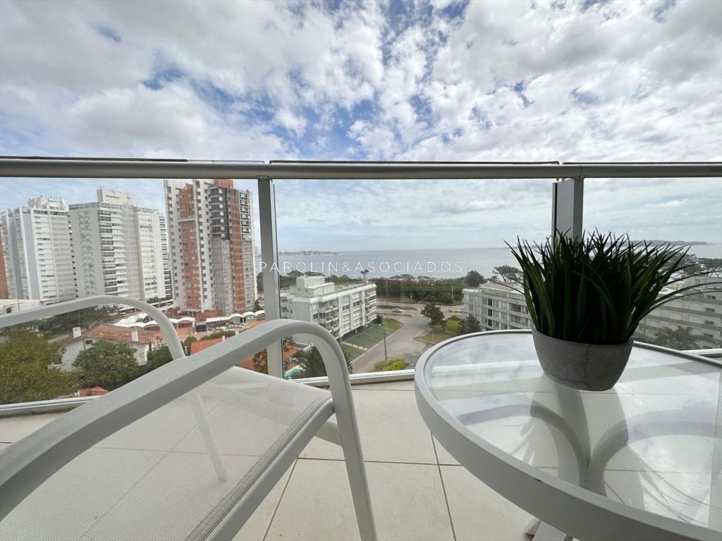 Apartamento de 3 dormitorios en suite en Edificio