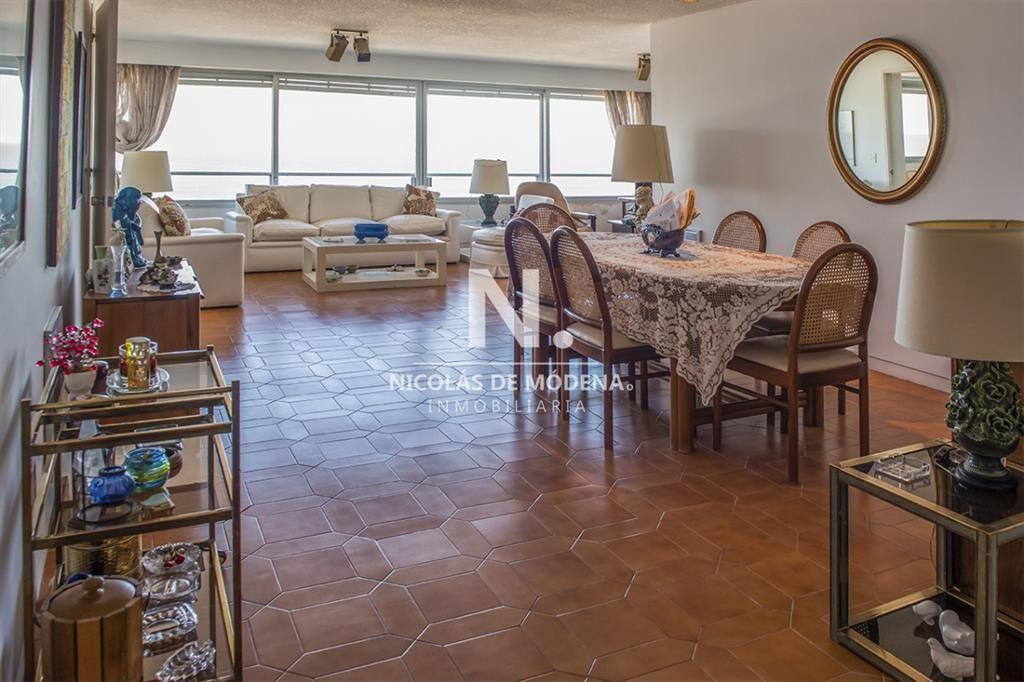 Vende apartamento de 3 dormitorios en Tiburon ,