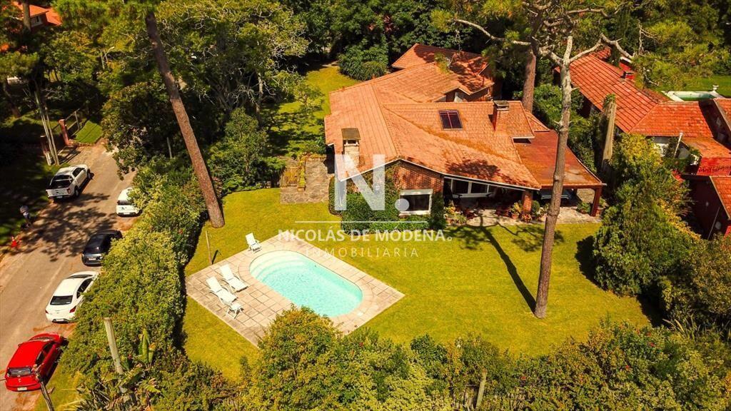 Vende casa en Cantegril, Punta del Este.