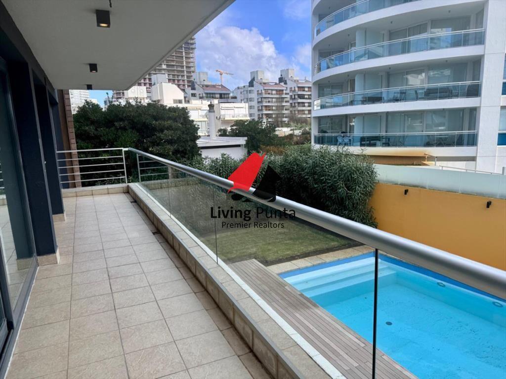 Hermoso apartamento en venta a pasos del mar