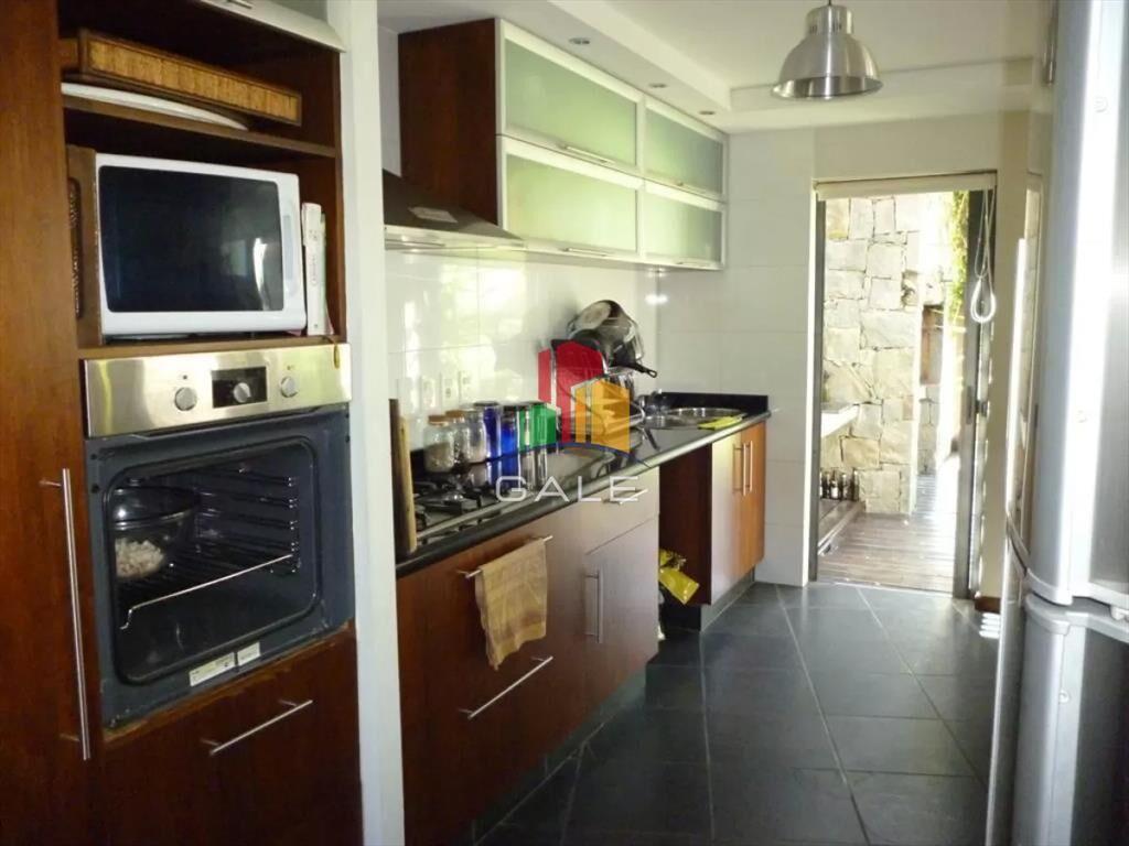 Hermosa casa de 4 dormitorios en agradable entorno.