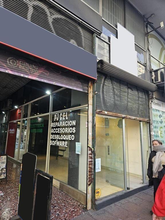 18 de Julio y Vazquez, boca de galeria, 58 m2 , 3 mts de fr