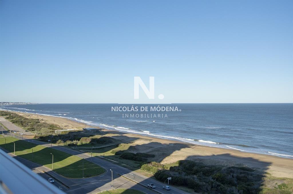 Apartamento de 3 dormitorios en Torre Lobos al