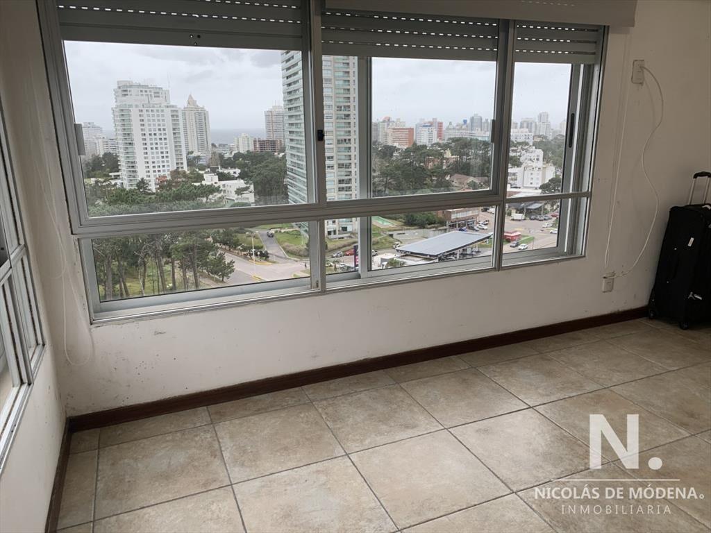 AV ROOSVELT Y PEDRAGOSA SIERRA PISO ALTO RECICLADO