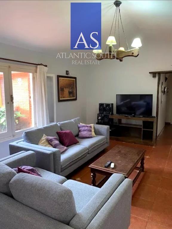 Casa 4 dormitorios con terreno jardines de zona