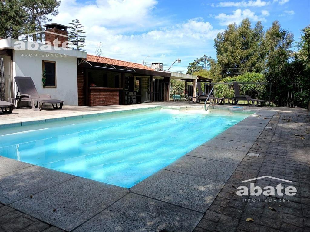 Venta de casa en Atlántida con 4 dormitorios y piscina