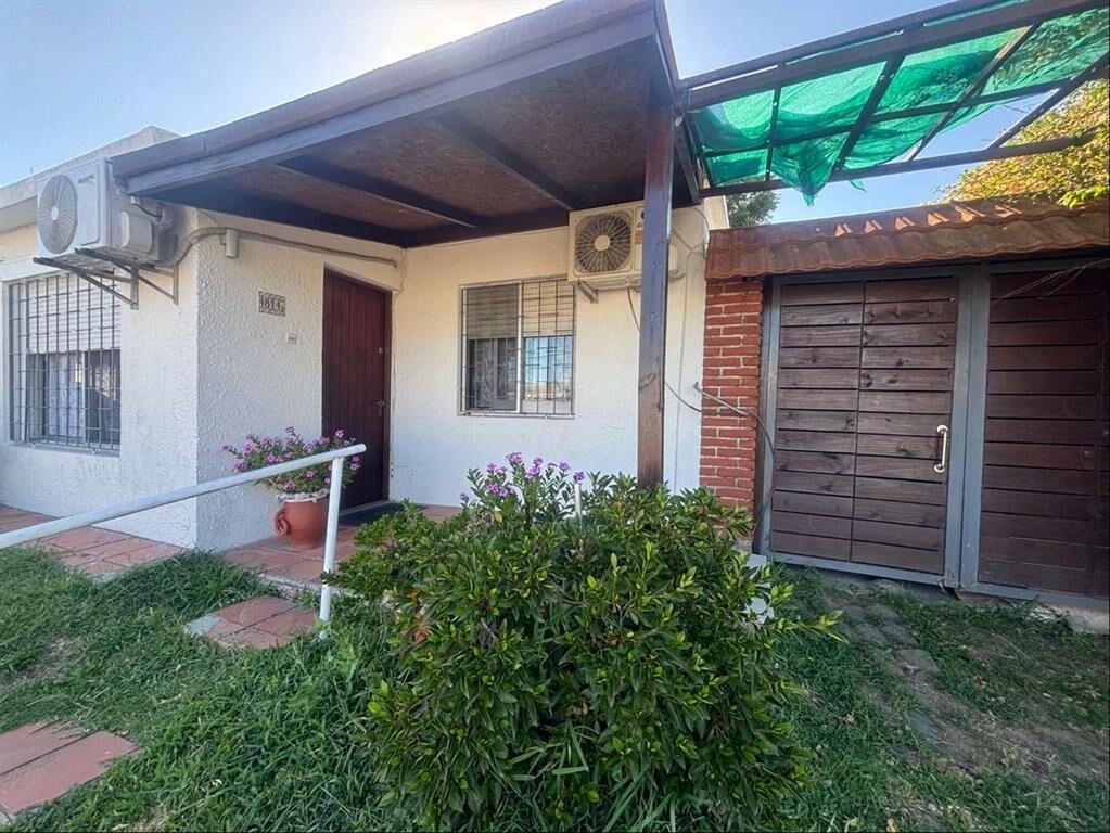 Venta Casa Peñarol Dos Dormitorios 1 Baño Garaje