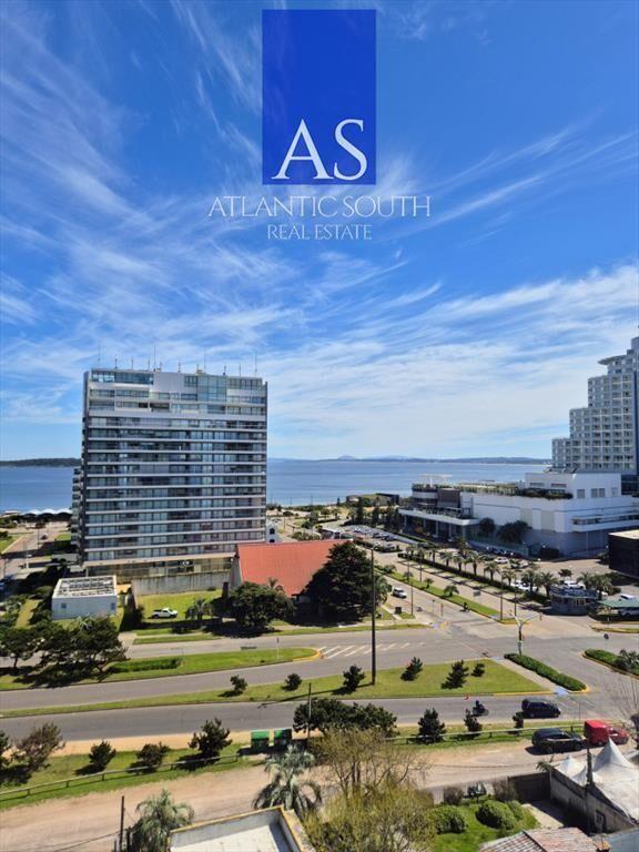 Penthouse 2 dormitorios con vista al mar garage y