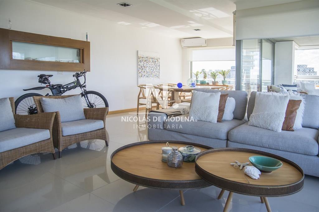 Penthouse en Punta del Este, playa brava 4 dormitorios