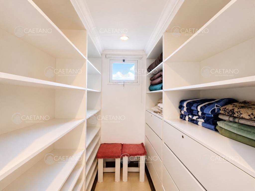 Boulevard Park, Casa de 4 dormitaros con Piscina en VENTA .