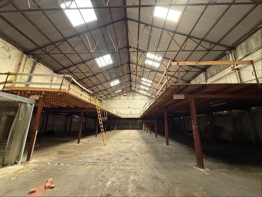 ALQUILER Local industrial de 1300m2 en Aguada