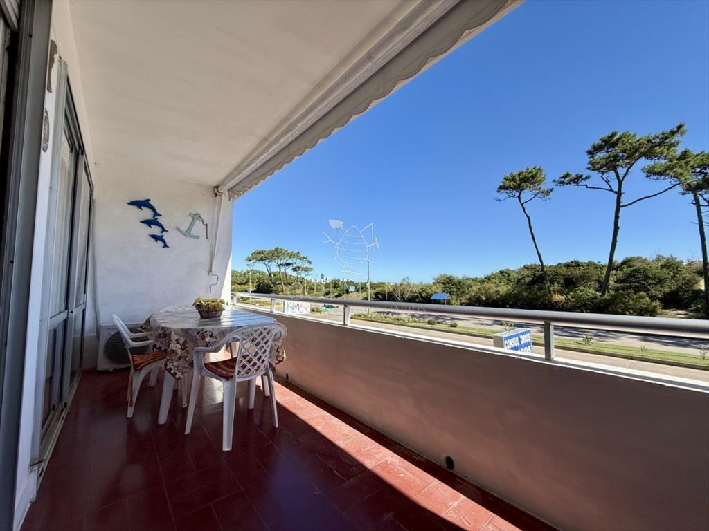 Apartamento en playa mansa frente al mar.
