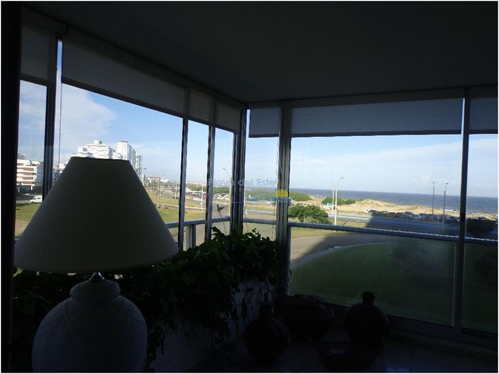 Apartamento de 3 dormitorios Frente al mar , del