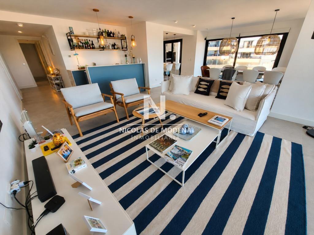 Vende apartamento de Punta del Este frente al de