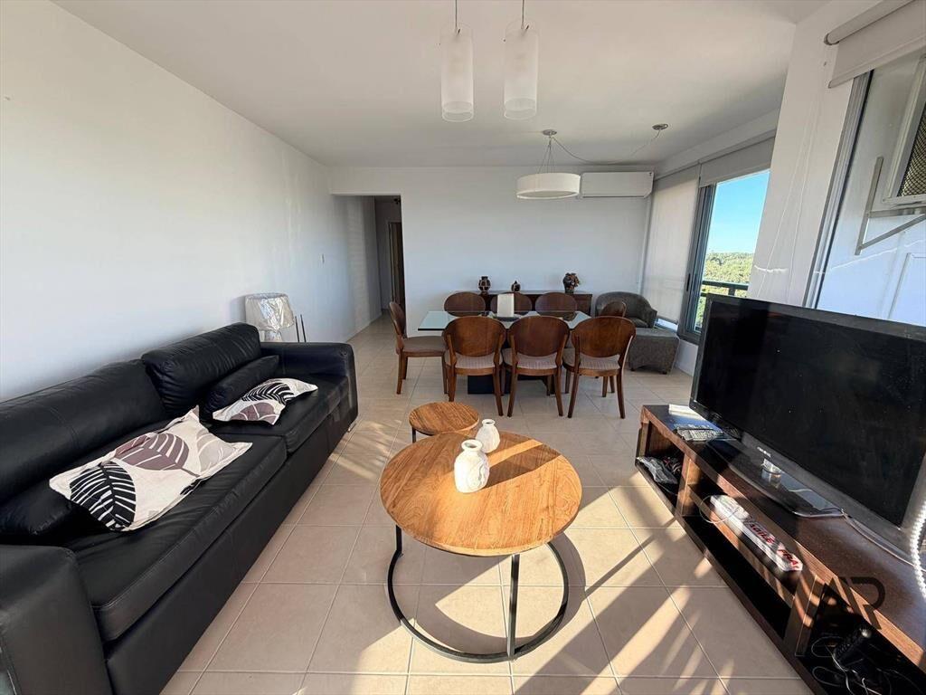 Apartamento 3 dormitorios en alquiler c/ cochera en Cant...