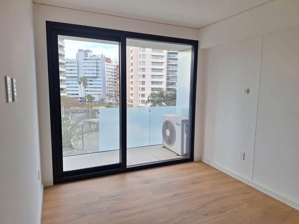 VENTA Apartamento 1 Dormitorio con garaje Puerto del Buceo