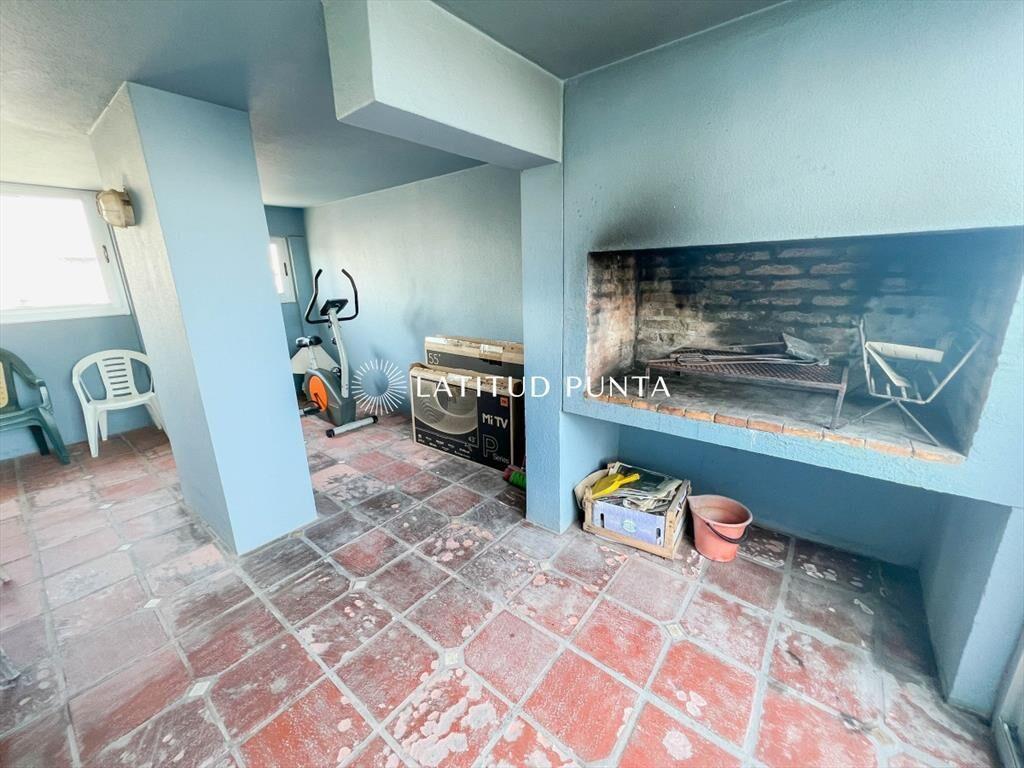 Apartamento con quincho frente al mar.