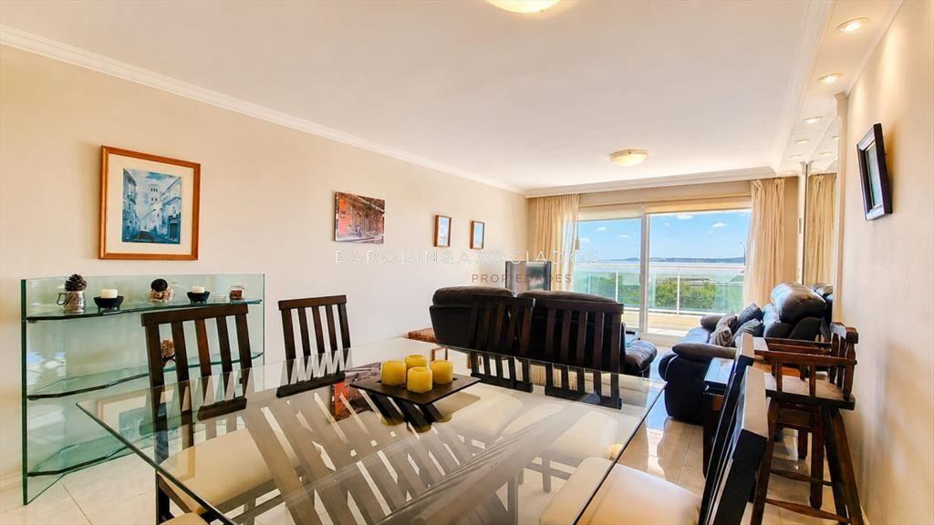 Apartamento de 3 dormitorios en venta en Coral en