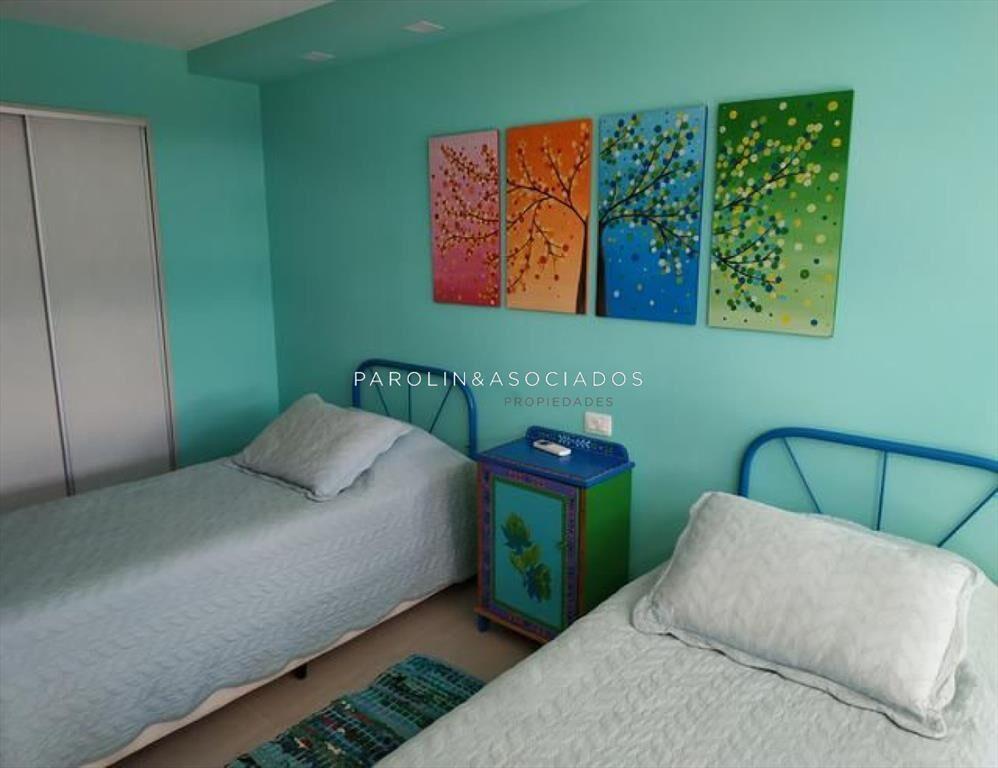Apartamento en venta con vista a playa Brava, del