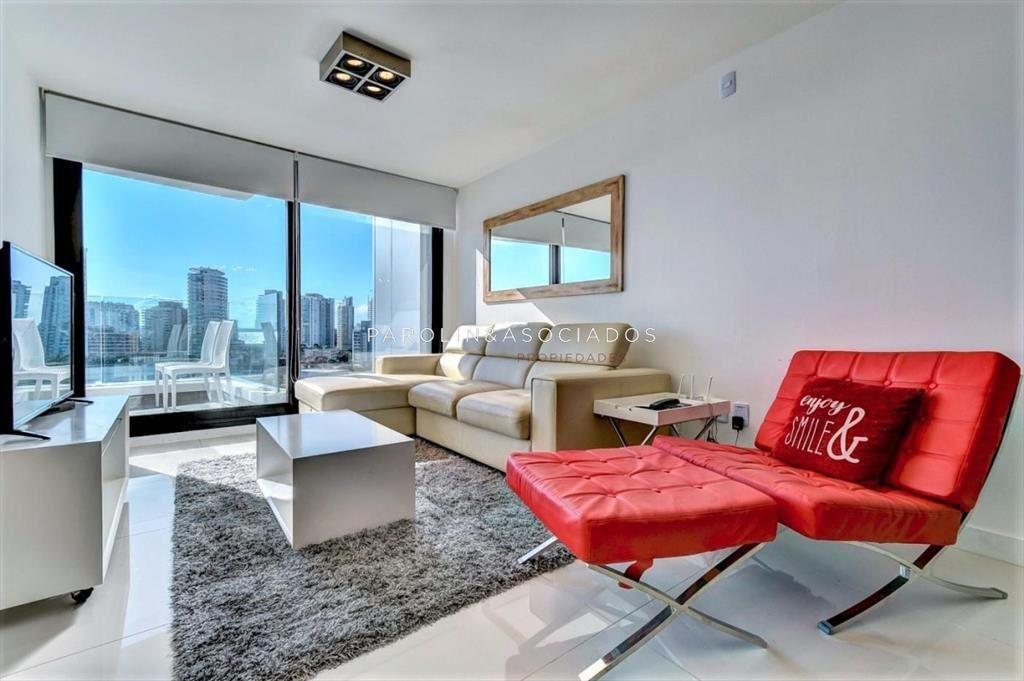 Venta de apartamento de dos dormitorios con dos