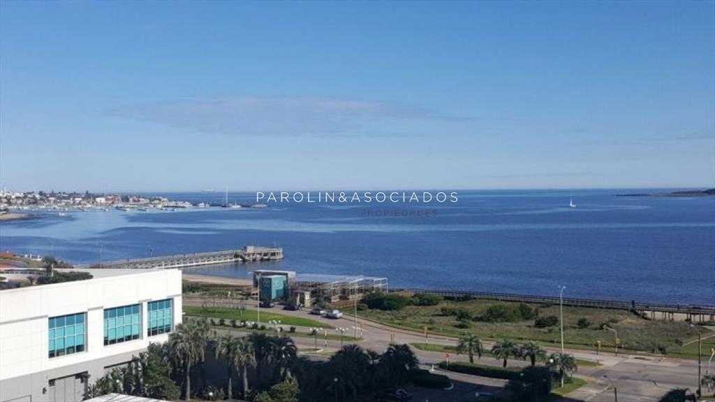 Apartamento de 2 dormitorios en Season Tower, del