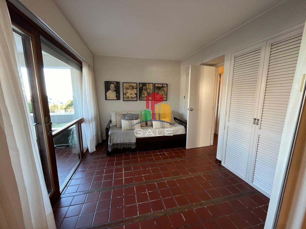 Frente al mar con vista, amplio apartamento