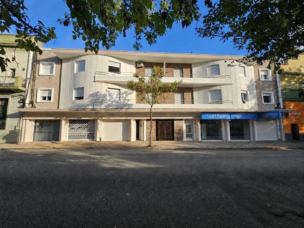 Venta local comercial ubicado al frente - Con Renta 8,40%