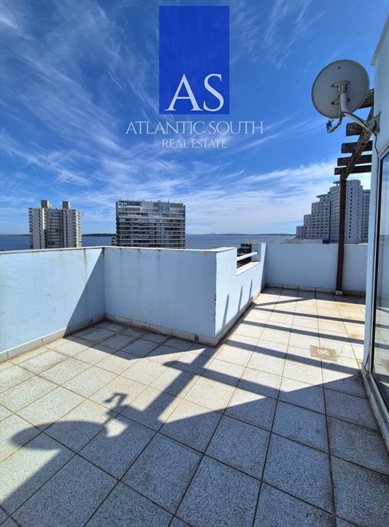 Penthouse 2 dormitorios con vista al mar garage y