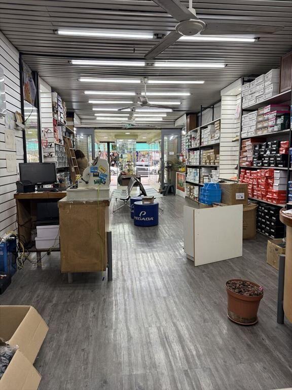 Venta local comercial · 370 m² · Esquina 8 de Octubre y Asi