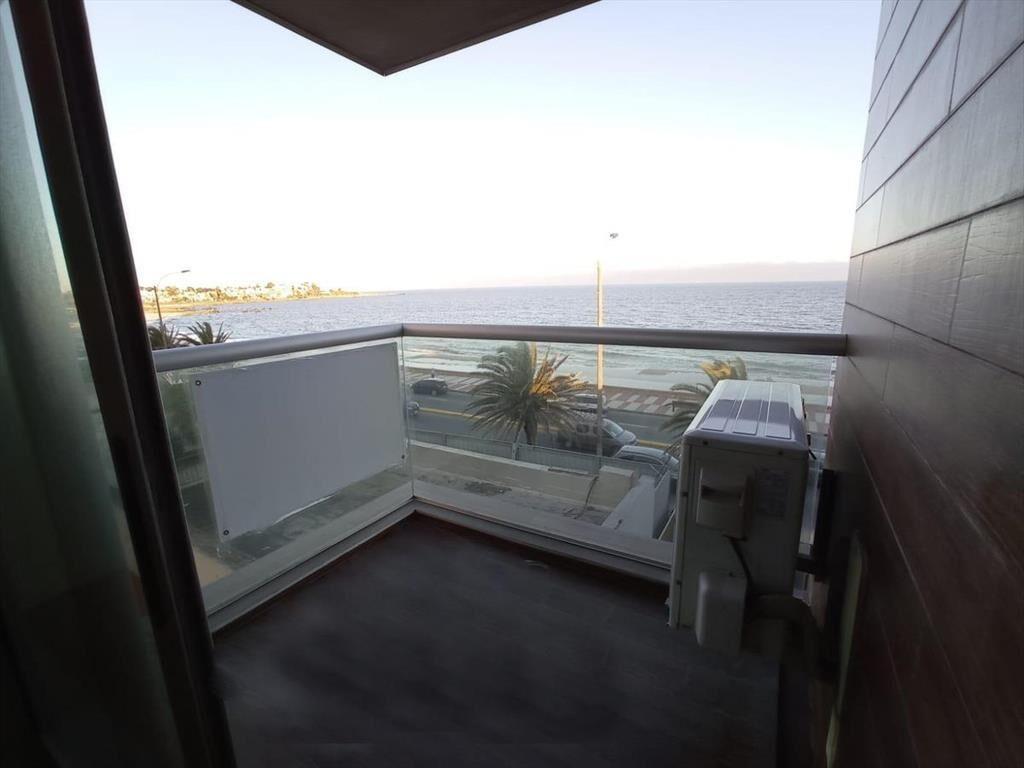 Rambla de Malvin, nuevo , 2 dormitorios, dos baños , gge ,