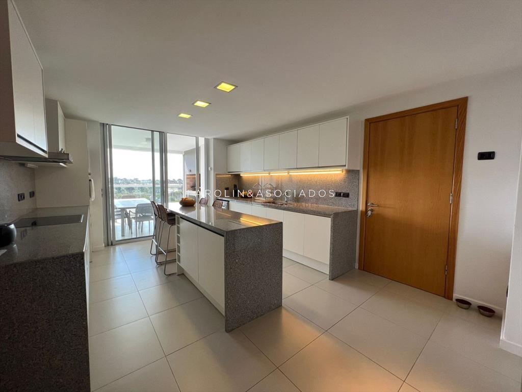 Apartamento en venta de 4 suites en Tiburón del