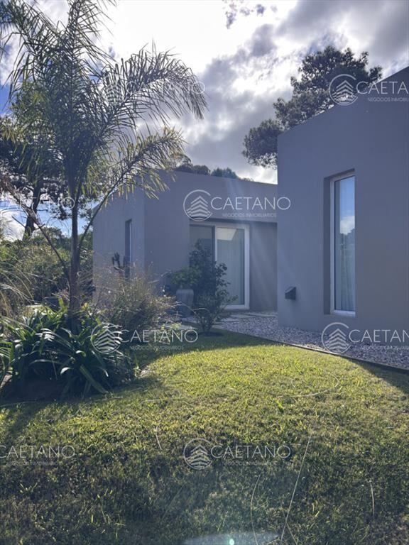 Venta casa en zona Chihuahua, Punta Ballena