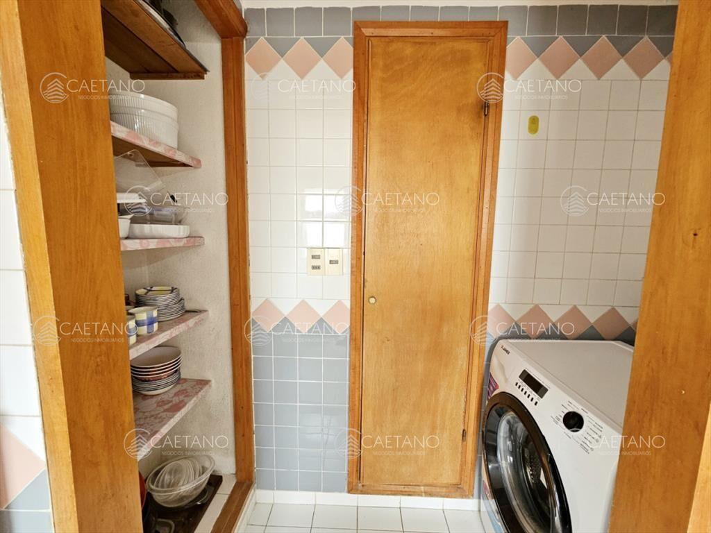 Apartamento de 2 dormitorios y 2 baños a 1 de y