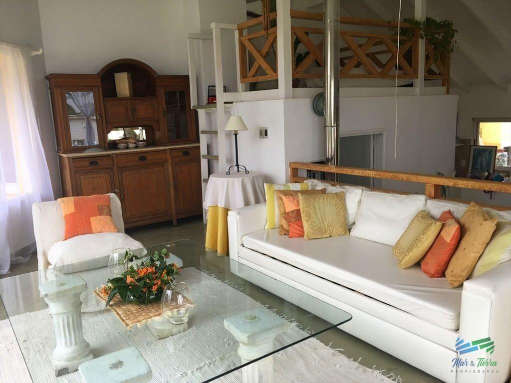VENTA de casa en playa mansa,  casa en zona de al