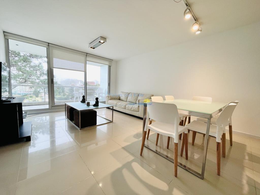 Moderno Apartamento de 2 Dormitorios sobre a de