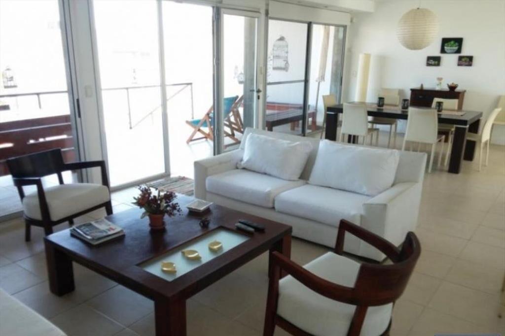 CASA EN VENTA DE 4 DORMITORIOS EN LA BARRA