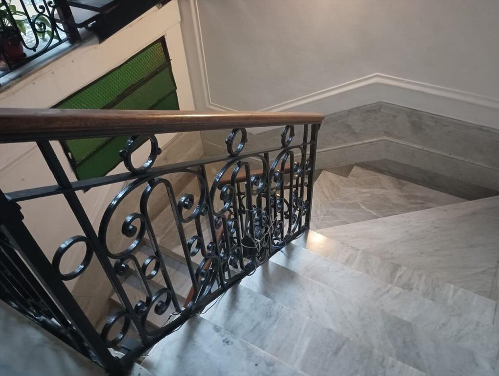 Edificio de gran presencia en gran punto del Centro de Mont