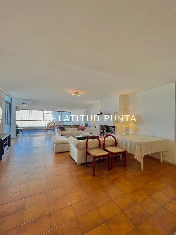 Gran departamento en Península, 3 dormitorios