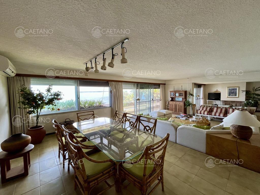 Apartamento en venta 3 dormitorios y dependencia