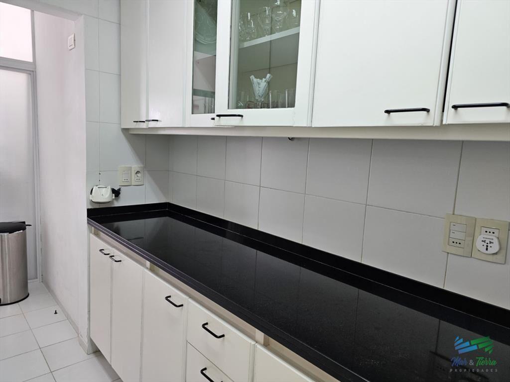APARTAMENTO CON 3 DORMITORIOS Y SERVICIO, PROPIO,